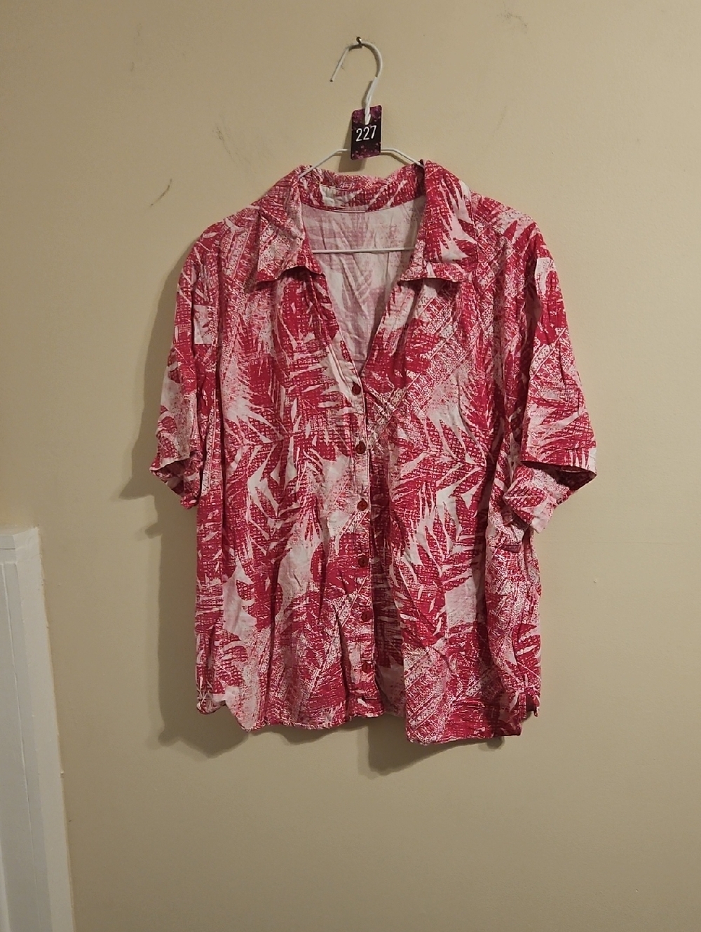 Pink Tropical Print Short Sleeve Button Down Blouse. In EUC